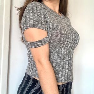Heather Grey Cutout Sleeve Crop Shirt Sz L